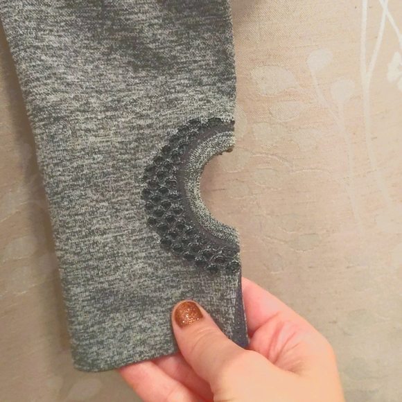 EUC Activewear Crop Top - Picture 5 of 9